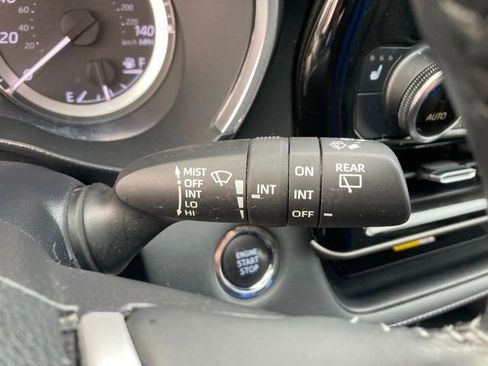 Used 2023 Toyota Highlander XLE image 29