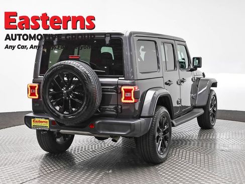 Used 2025 Jeep Wrangler Unlimited Sahara AWD/4WD image 5