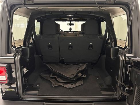 Used 2022 Jeep Wrangler Unlimited Sport AWD/4WD image 9