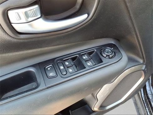 Used 2021 Jeep Renegade Limited image 13