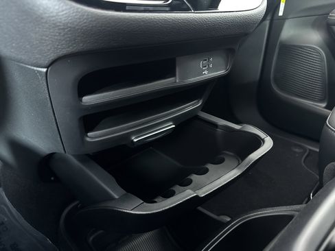 New 2026 Chrysler Pacifica Select image 30