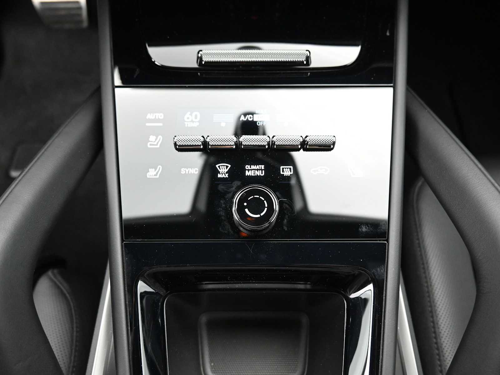 New 2025 Porsche Cayenne E-Hybrid Coupe AWD/4WD image 13