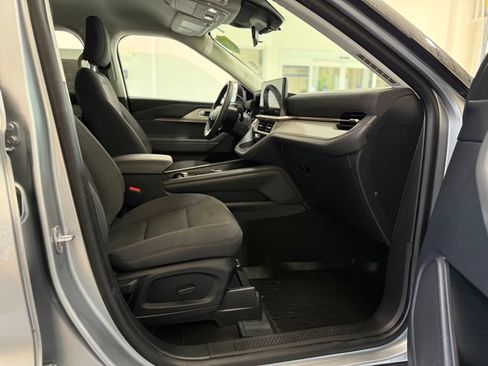 Used 2025 Ford Explorer Active AWD/4WD image 26