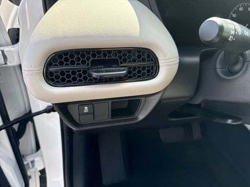 Certified 2025 Honda HR-V LX image 15