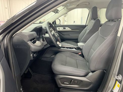 Used 2025 Ford Explorer Active AWD/4WD image 20