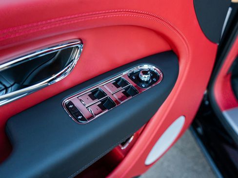 Used 2024 Bentley Bentayga Extended Wheelbase image 24