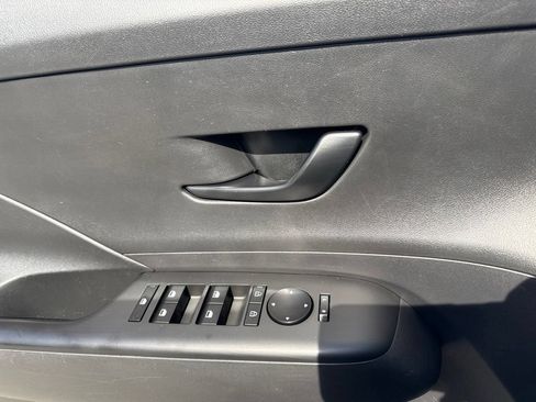 Certified 2025 Hyundai Kona SEL AWD/4WD image 13