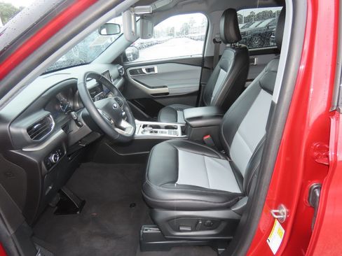 Used 2023 Ford Explorer XLT w/ Equipment Group 202A RWD image 27