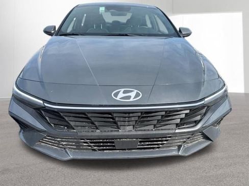 Used 2025 Hyundai Elantra Limited image 9