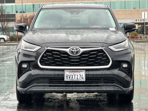 Used 2021 Toyota Highlander LE image 9