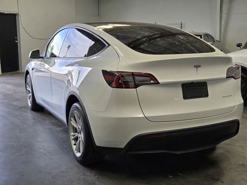 Used 2023 Tesla Model Y Long Range image 2