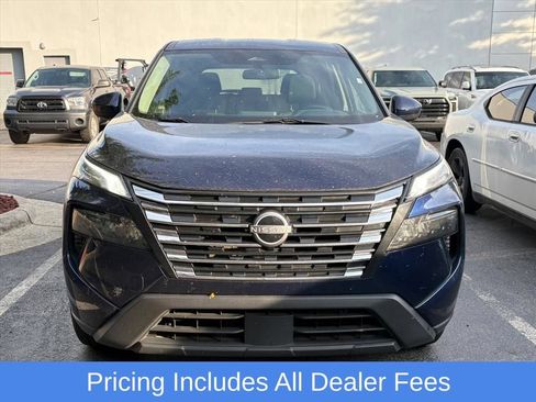 Used 2025 Nissan Rogue SV AWD/4WD image 3