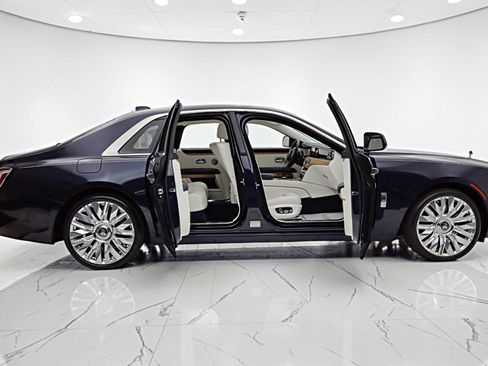 Used 2025 Rolls-Royce Ghost AWD/4WD image 16