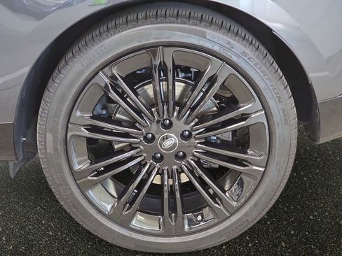 Used 2025 Land Rover Range Rover Long Wheelbase SE image 31