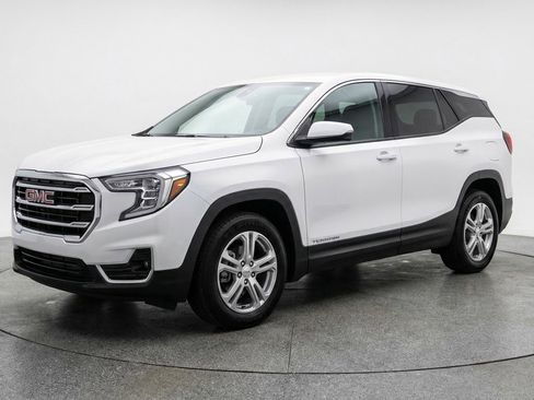 Used 2024 GMC Terrain SLE FWD image 3