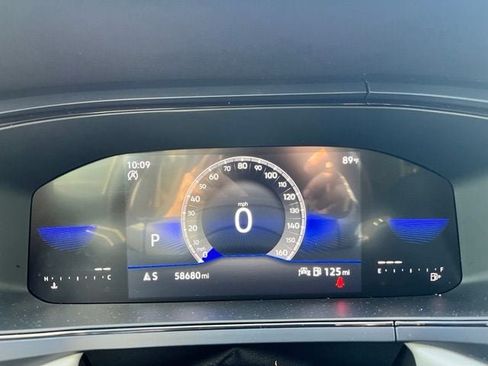 Used 2022 Volkswagen Taos SE FWD image 12