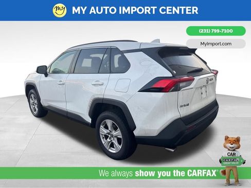 Used 2021 Toyota RAV4 XLE w/ Convenience Package image 4