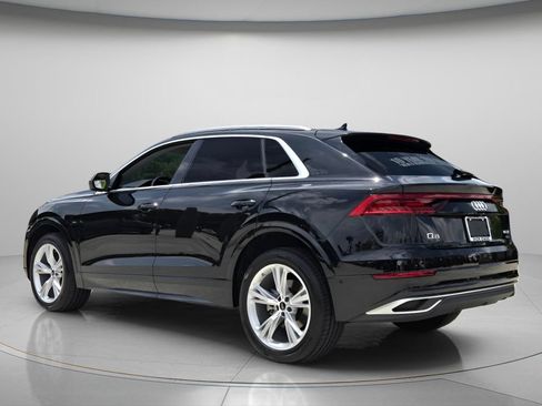 Used 2023 Audi Q8 Premium w/ Convenience Package AWD/4WD image 4