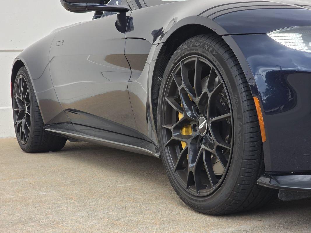 Used 2021 Aston Martin V8 Vantage Roadster RWD image 30