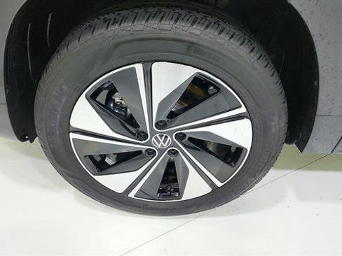 Used 2024 Volkswagen Taos SE AWD/4WD image 36