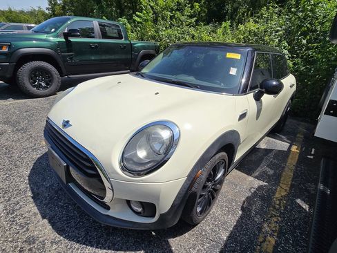 Used 2016 MINI Cooper Clubman FWD image 3