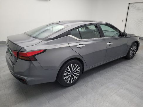 Used 2025 Nissan Altima 2.5 SV FWD image 10
