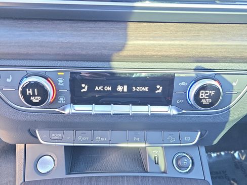 Certified 2025 Audi Q5 2.0T Premium w/ Convenience Plus Package image 19