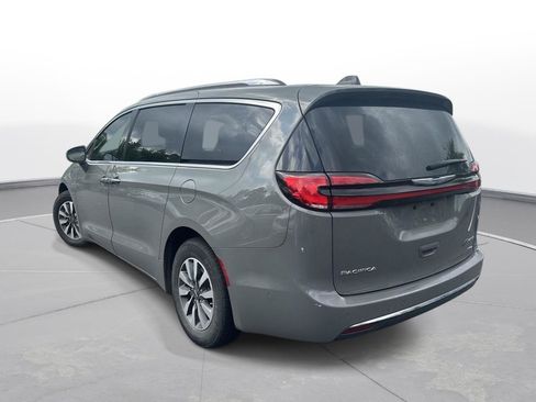 Used 2021 Chrysler Pacifica Touring-L FWD image 8