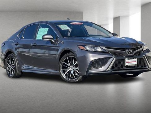 Certified 2022 Toyota Camry SE w/ Convenience Package FWD image 1