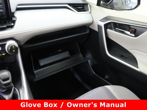 Used 2021 Toyota RAV4 XLE image 23