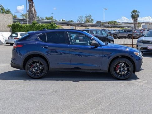 Used 2020 Alfa Romeo Stelvio Sprint w/ Nero Edizione image 4