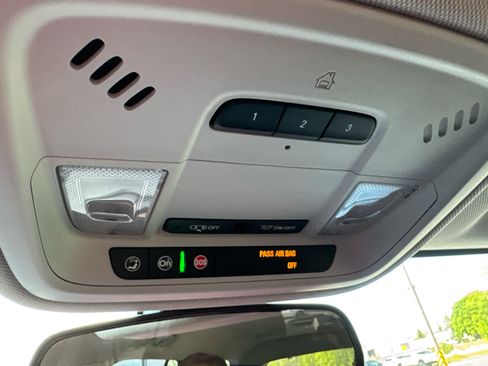 Used 2019 Chevrolet Traverse LT AWD/4WD image 28