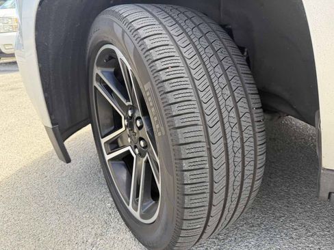 Used 2018 Chevrolet Suburban LT AWD/4WD image 5