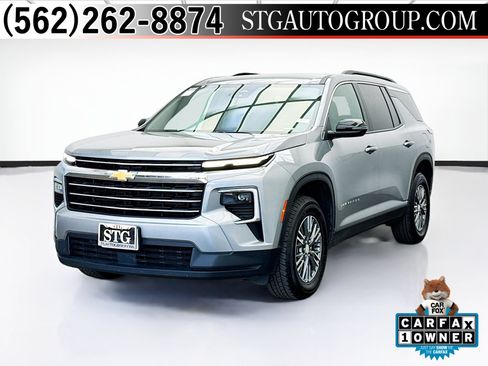 Used 2025 Chevrolet Traverse LT FWD image 1