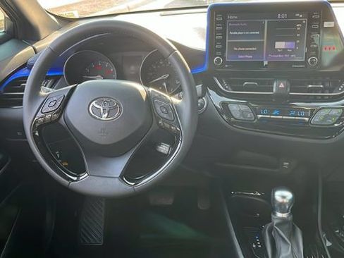 Used 2021 Toyota C-HR XLE FWD image 4
