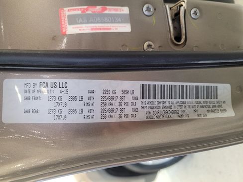 Used 2019 Jeep Cherokee Latitude w/ Popular Appearance Group image 33