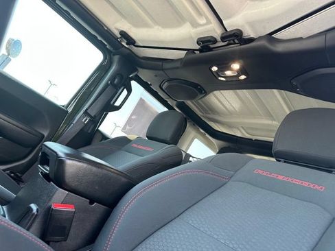 Used 2022 Jeep Wrangler Unlimited Rubicon AWD/4WD image 10