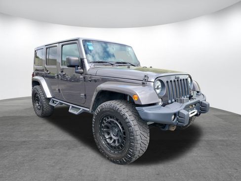 Used 2016 Jeep Wrangler Unlimited Sahara AWD/4WD image 18
