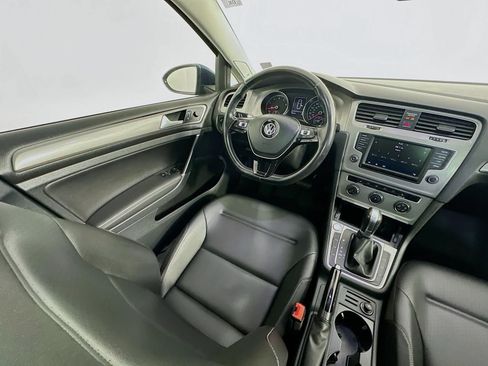 Used 2017 Volkswagen Golf SportWagen FWD image 11