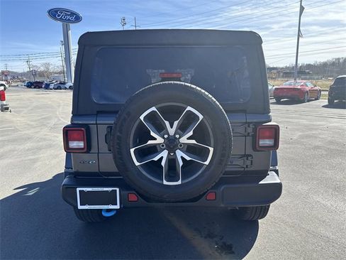 Used 2024 Jeep Wrangler Unlimited w/ Convenience Group image 6