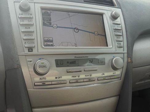 Used 2010 Toyota Camry XLE image 10