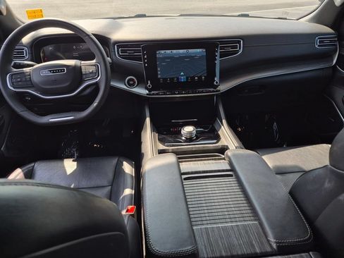 Certified 2024 Jeep Wagoneer L Series II w/ Flexible Seating Group RWD image 24