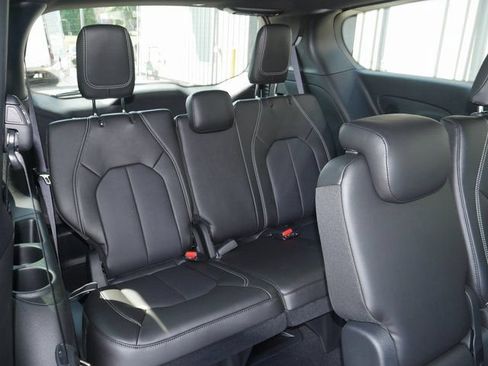 New 2026 Chrysler Pacifica Select FWD image 26