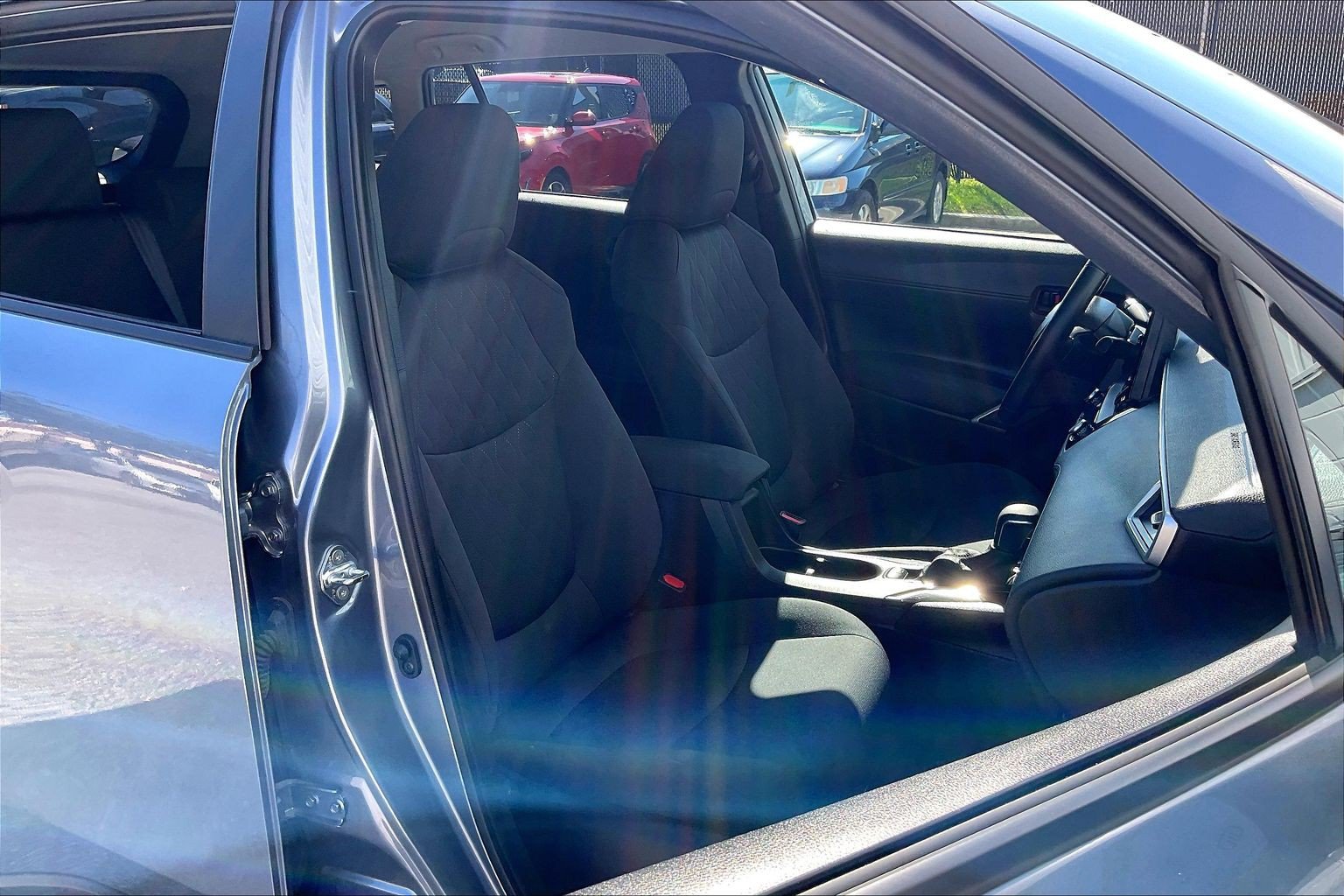 Used 2025 Toyota Corolla Cross LE AWD/4WD image 9