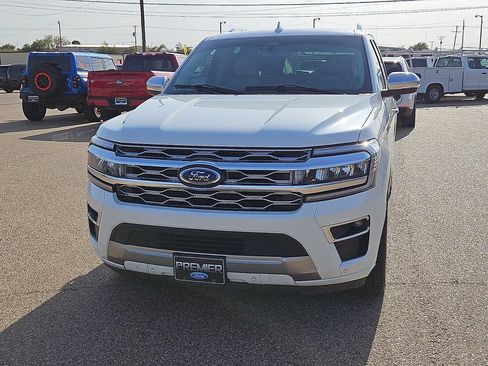 Used 2023 Ford Expedition Platinum RWD image 4