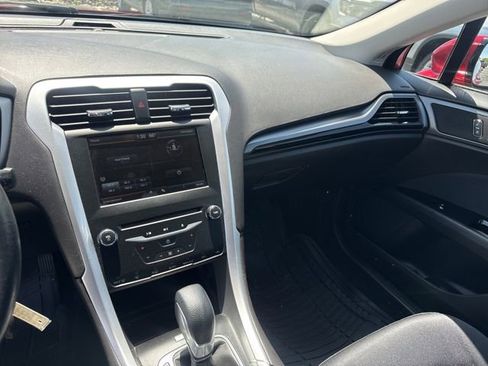 Used 2014 Ford Fusion SE FWD image 19