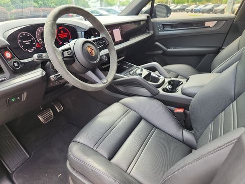 Certified 2025 Porsche Cayenne GTS w/ Premium Package Plus AWD/4WD image 13