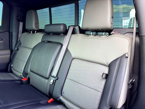 Used 2024 Chevrolet Silverado 1500 ZR2 w/ Technology Package image 18