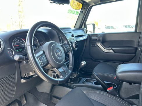 Used 2018 Jeep Wrangler Unlimited Sahara w/ Trailer Tow Group AWD/4WD image 13