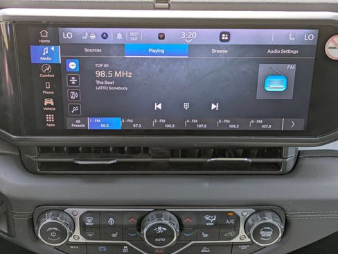Used 2024 Jeep Wrangler Unlimited Sahara AWD/4WD image 17